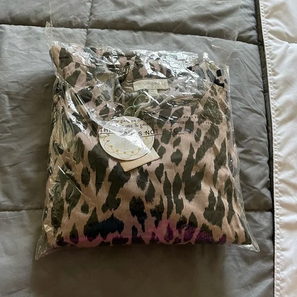 Cute loose fitting tunic dress. - Picture 4 of 6